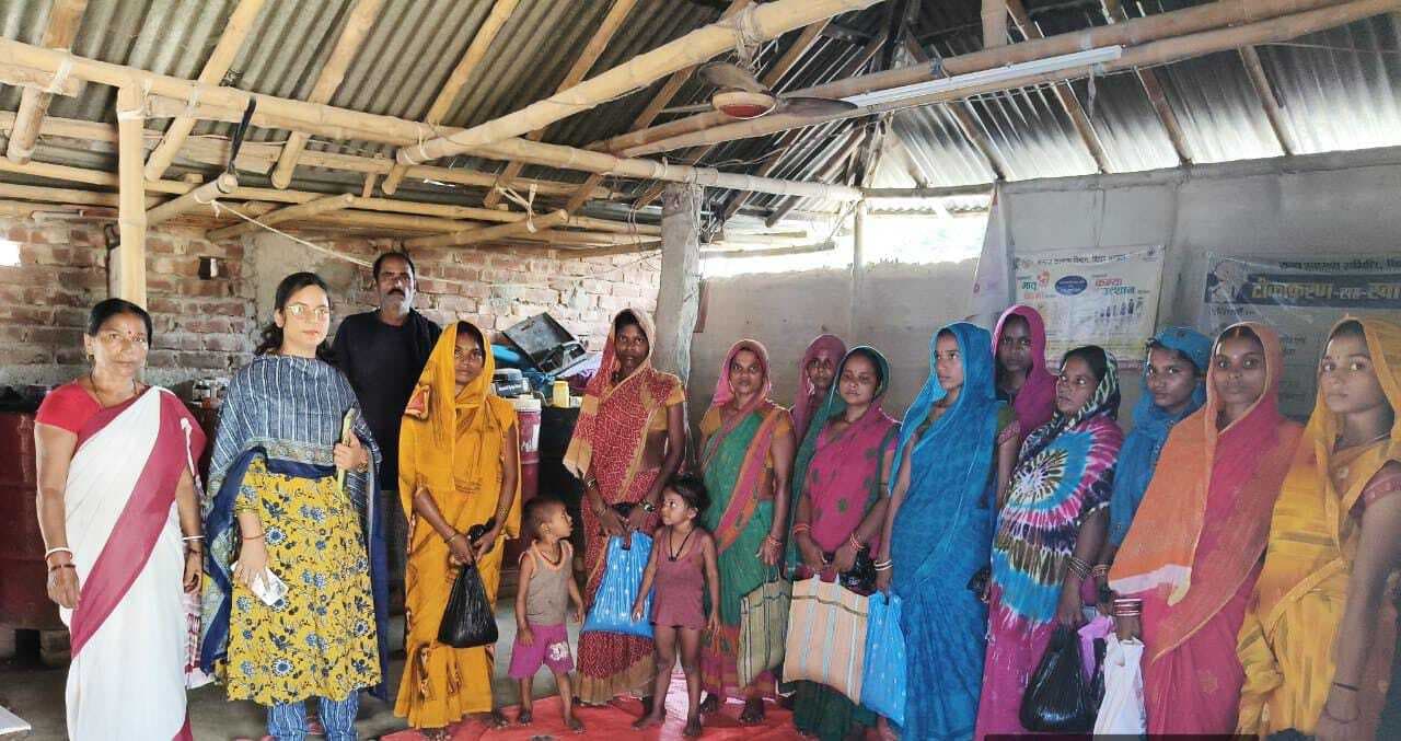 एफआरएस के माध्यम से सेविकाओं ने किया टी-एच-आर का वितरण