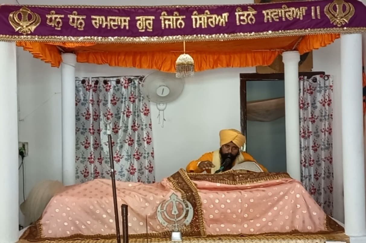 नवरात्रा पर गुरद्वारा में चंडी पाठ हुआ आरंभ