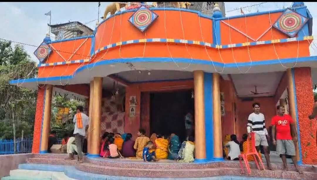 दुर्गा मंदिरों में शारदीय नवरात्र का शुभारंभ श्रद्धा व भक्ति के माहौल में हुआ