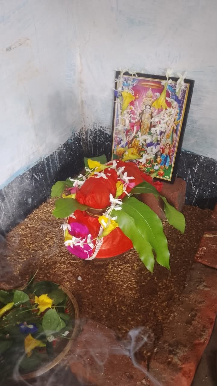 Deoghar News : कलश स्थापन के साथ शारदीय नवरात्र शुरू, माता की आराधना में लीन हुए भक्त