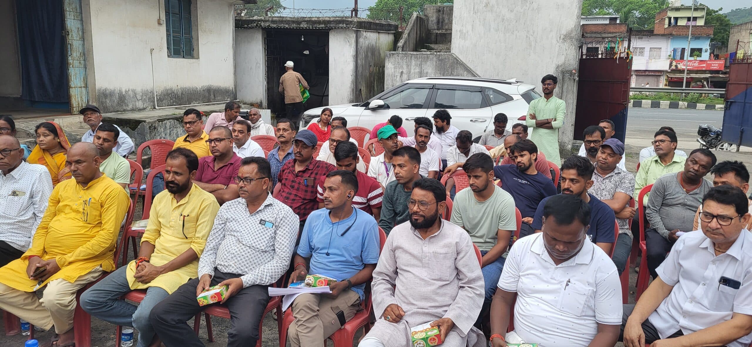 Dhanbad News : तोपचांची बाजार के सर्विस रोड को खाली करायेगा प्रशासन