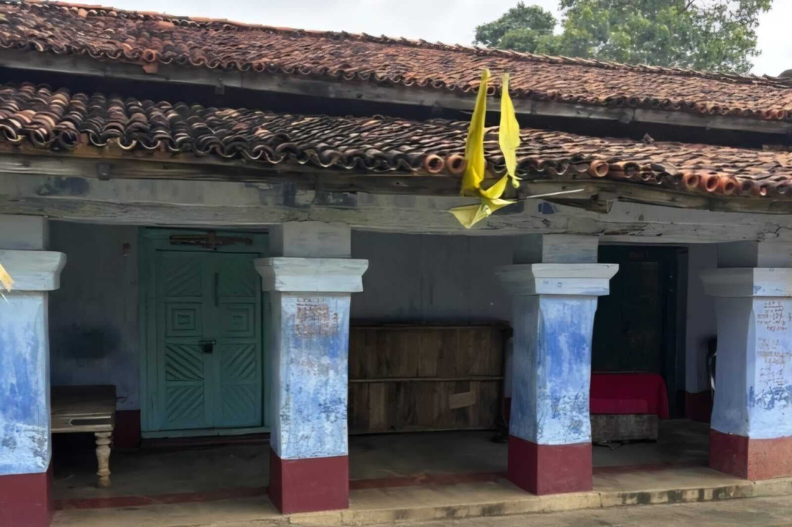 खैरबनी में चोरों ने ताला तोड़ लाखों की संपत्ति उड़ायी