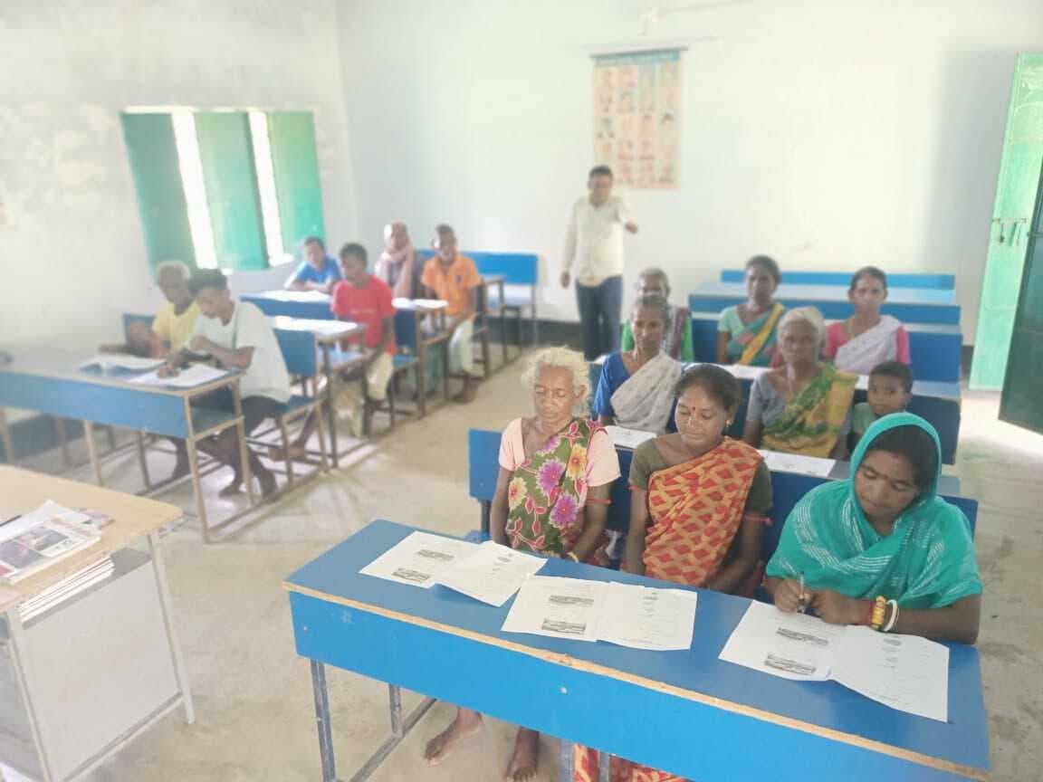 बुनियादी साक्षरता जांच परीक्षा में 27 बुजुर्ग हुए शामिल