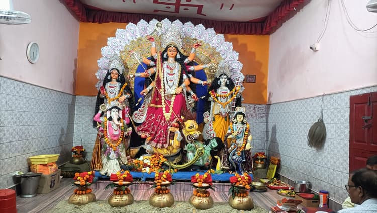 मां दुर्गा की अराधना के लिए उमडने लगे भक्त