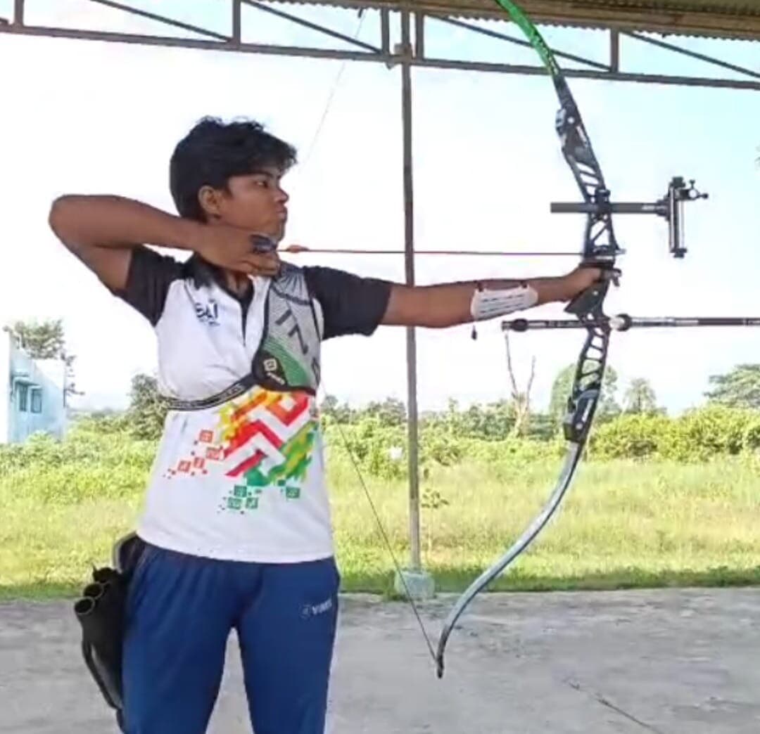 Giridih News :ऑल इंडिया यूनिवर्सिटी तीरंदाजी प्रतियोगिता के लिए रानी व सागर का चयन