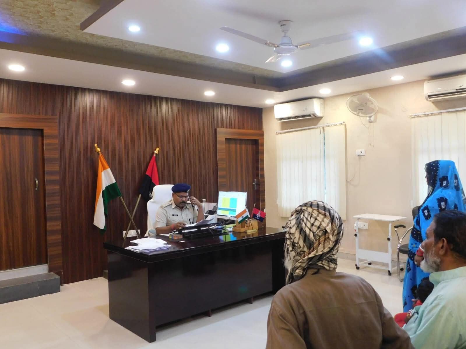 जनता दरबार में एसपी ने सुनी लोगों की फरियाद