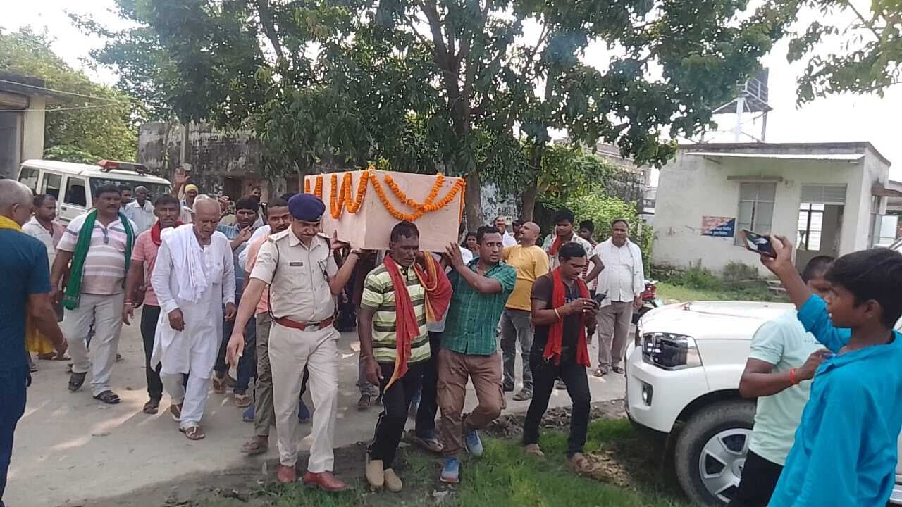 सड़क दुर्घटना में गंभीर रूप से घायल चौकीदार की 49वें दिन इलाज के दौरान हुई मौत