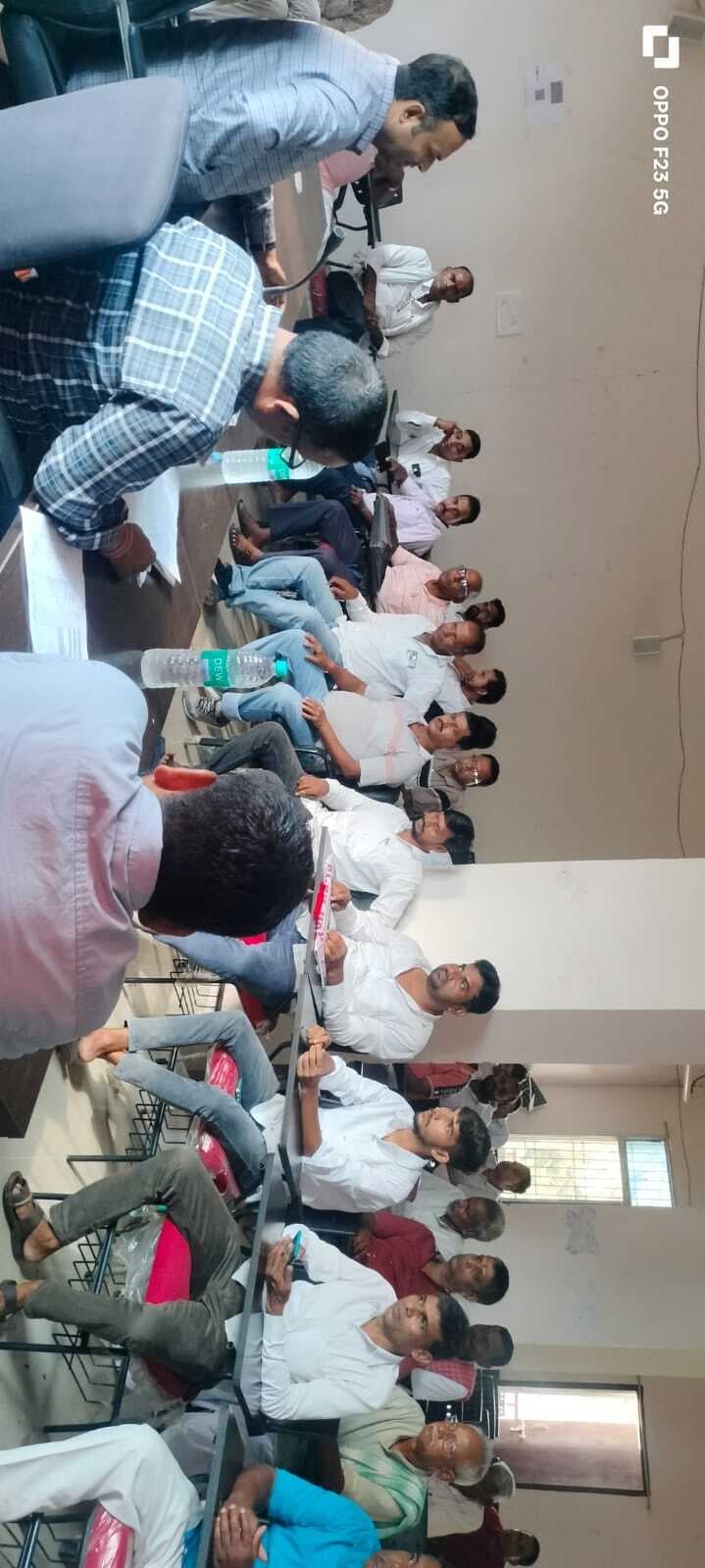 एमओ ने पीडीएस दुकानदारों के साथ की समीक्षात्मक बैठक