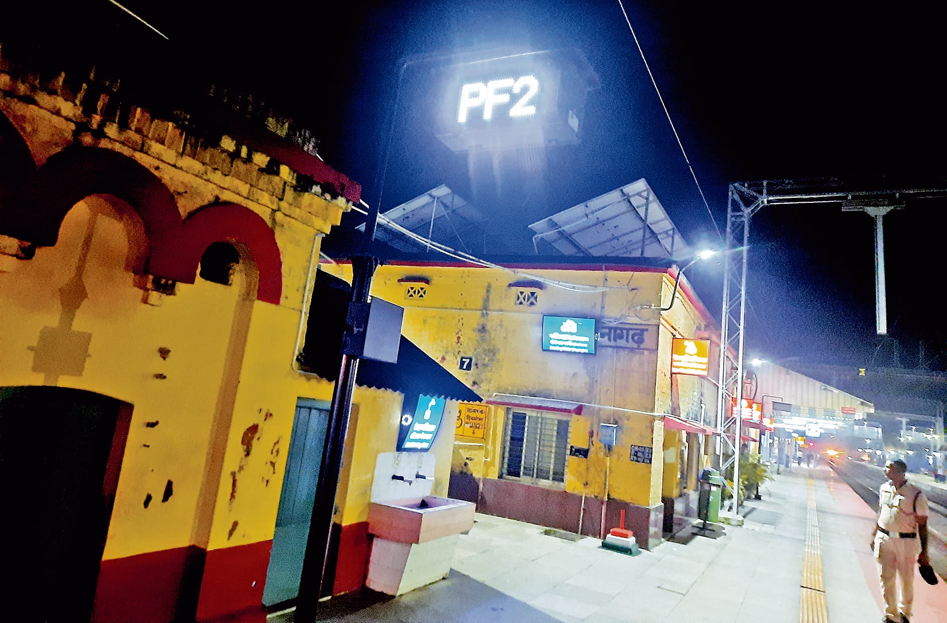 पानागढ़ स्टेशन पर पांच माह पहले लगा कोच डिस्प्ले बोर्ड अब भी है निष्क्रिय, यात्री परेशान