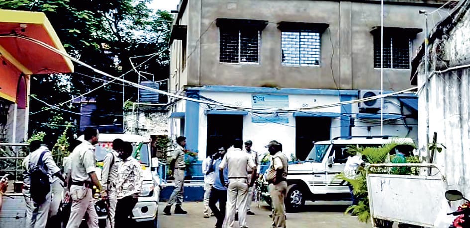 छात्रा से अश्लील हरकत करने पर होम ट्यूटर की हुई पिटाई, पुलिस ले गयी थाने