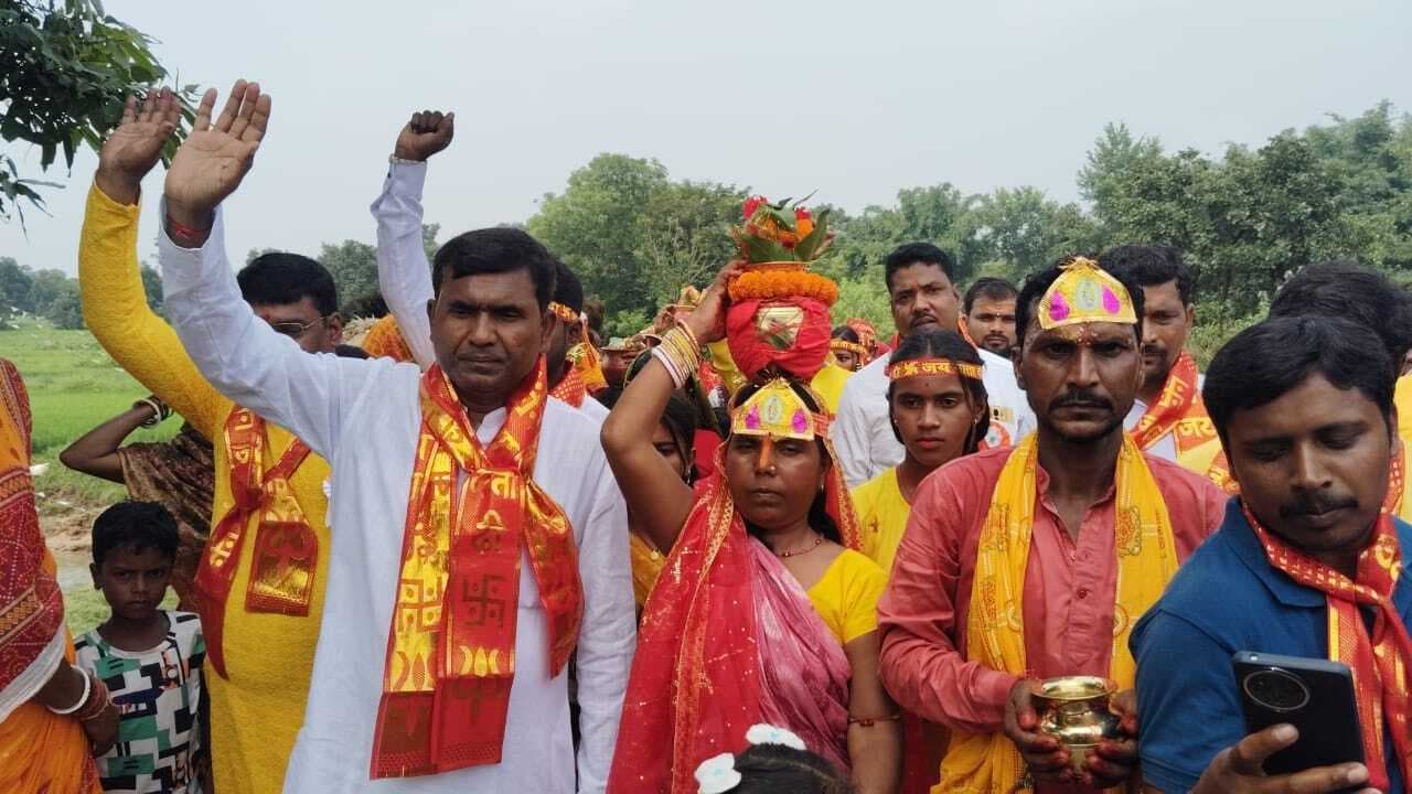 नवरात्र शुरू, कलश स्थापना के साथ माता शैल्यपुत्री की हुई पूजा