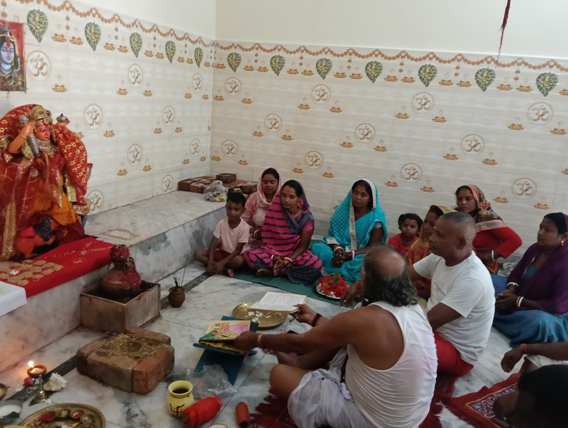 Seraikela Kharsawan News : नवरात्र में भक्तिमय हुआ माहौल मां की पूजा से शुरू हुई उपासना