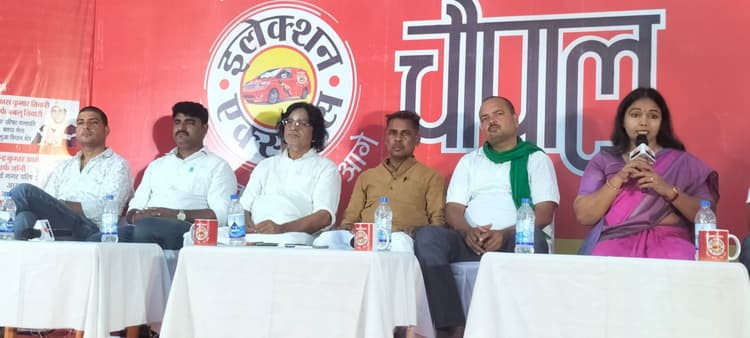 लोगों ने क्षेत्र की समस्याओं को लेकर नेताओं से पूछे तीखे सवाल, हुई नोक-झोंक