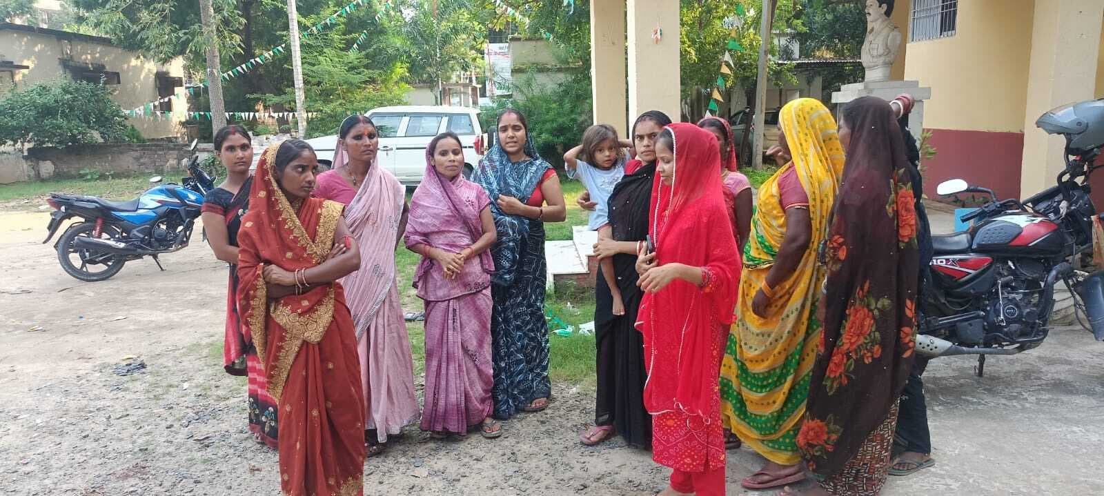 नौ महिला से 4 लाख 05 हजार की ठगी