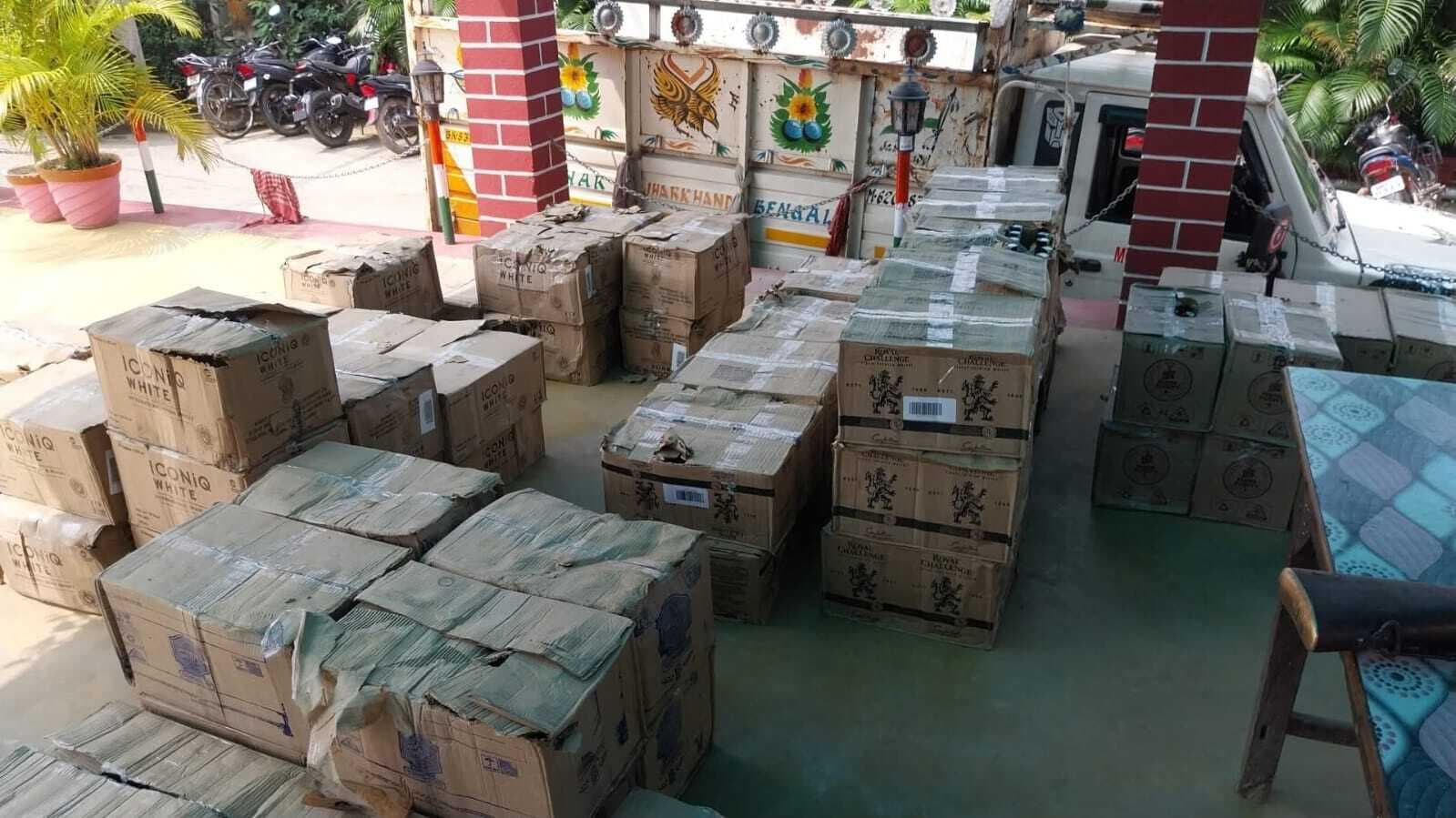 फल की आड़ ले जायी जा रही 96 कार्टन में 855 लीटर शराब जब्त, चालक गिरफ्तार