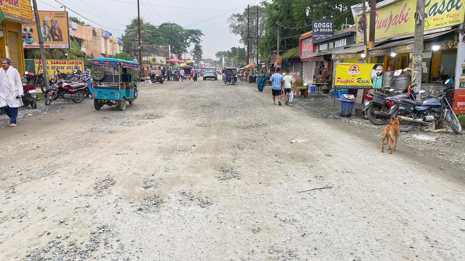 Giridih News :गिरिडीह-पचंबा सड़क अधूरी, लोग फांक रहे धूल