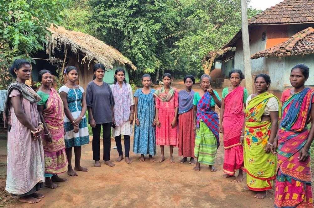 कौड़ियां साधु टोला में आठ माह से चापानल खराब, कच्ची सड़क से करते हैं आवाजाही