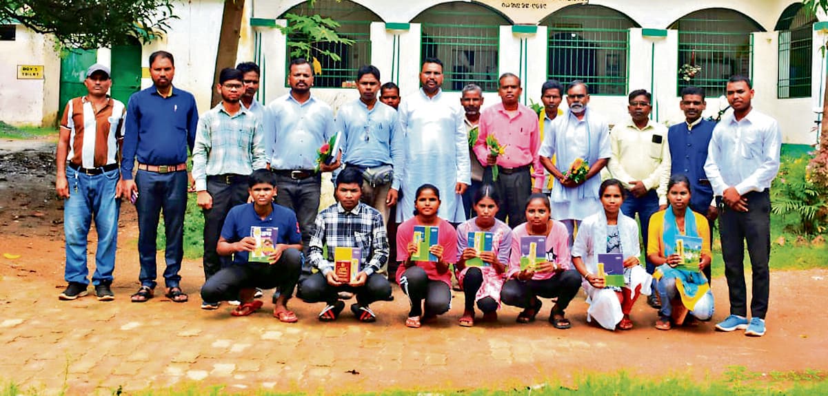 East Singhbhum News : शिक्षित युवा ही समाज और देश की अगुवाई करते हैं : सुनील