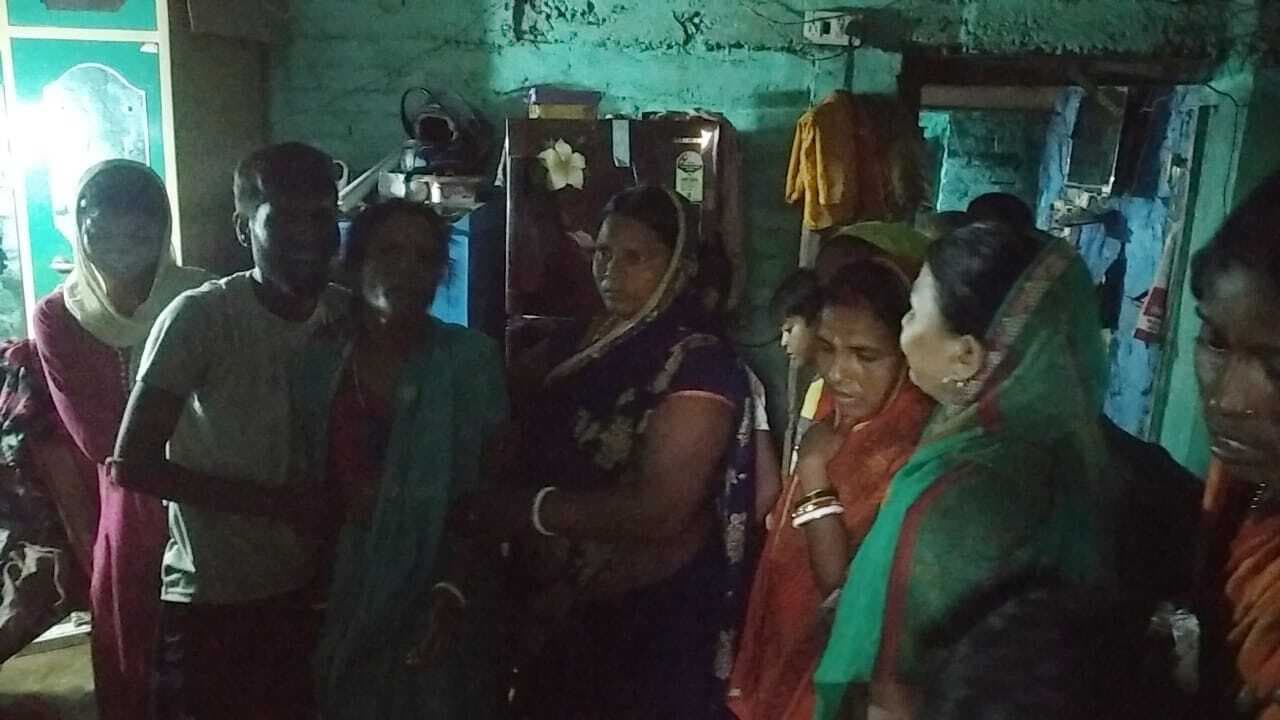 युवक ने फंदे से लटक कर दी जान तो बालक की पानी में डूबने से मौत