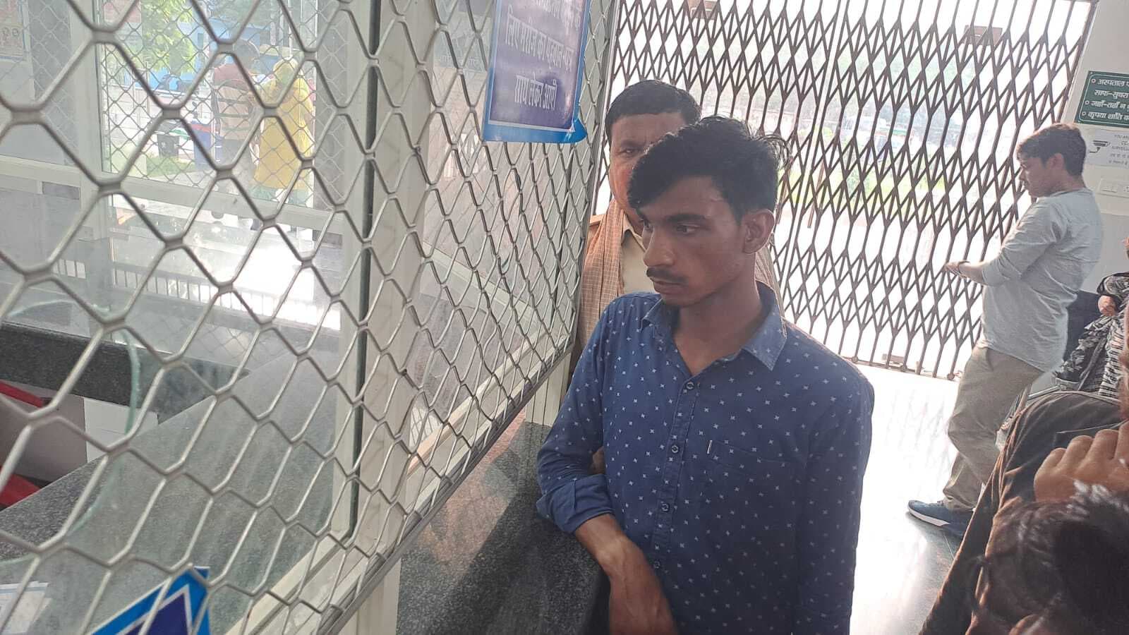 नौवागढ़ी हटिया में मोबाइल चोर गिरोह पकड़ाया<bha>;</bha> दो नाबालिग विधि निरुद्ध, एक युवक गिरफ्तार