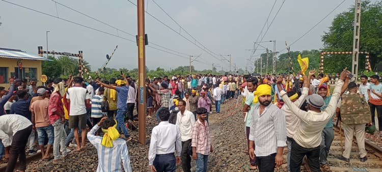 East Singhbhum News : गालूडीह में रेल रोकने के मामले में छह नामजद और अन्य पर केस दर्ज