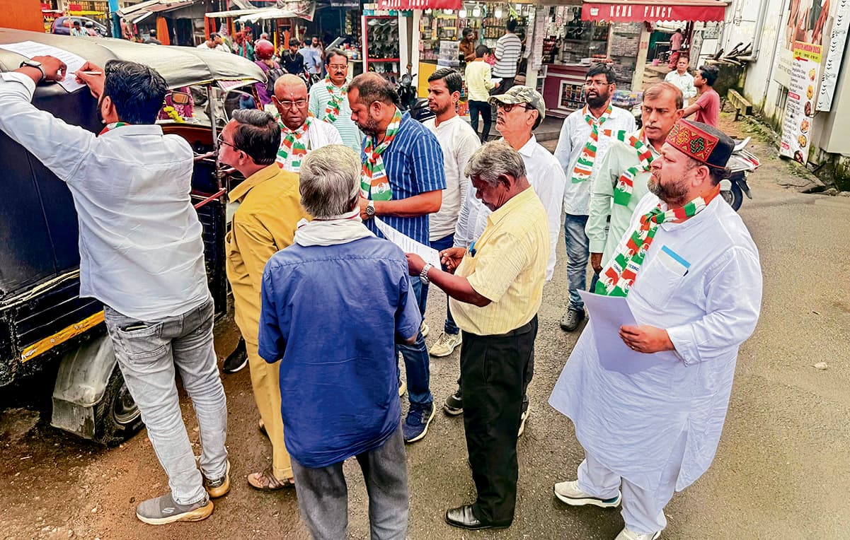 Jamshedpur News : कांग्रेस ने बिष्टुपुर बाजार में वोट चोरी को लेकर चलाया हस्ताक्षर अभियान