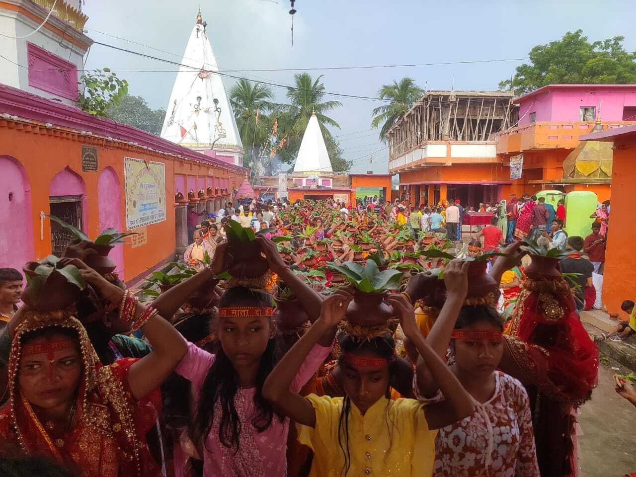 Bhagalpur news गंगटी में दुर्गा मंदिर स्थापना के लिए निकाली भव्य कलश शोभायात्रा