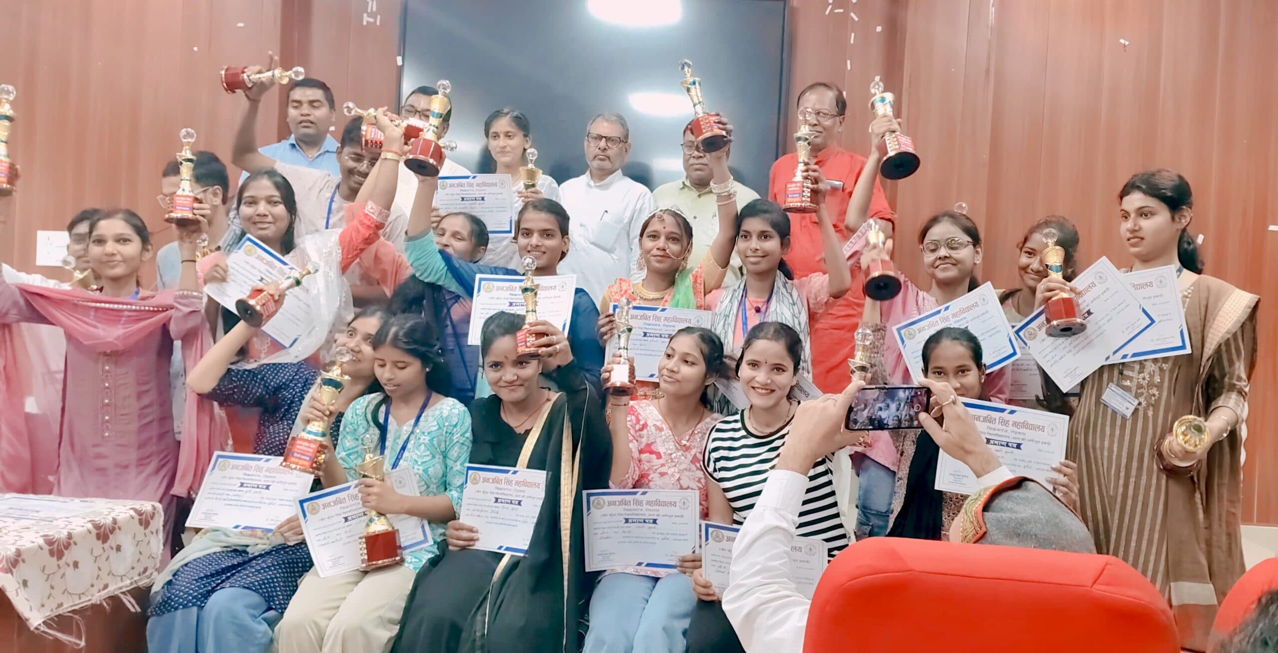 हिंदी केवल साहित्य की नहीं, तकनीक व रोजगार की भी भाषा : प्राचार्य