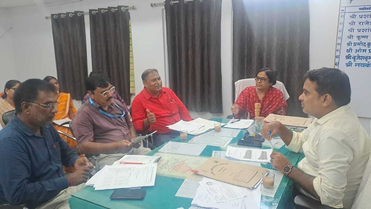 Samastipur News:सरकार की योजनाओं को धरातल पर उतारने का करें प्रयास : बीडीओ