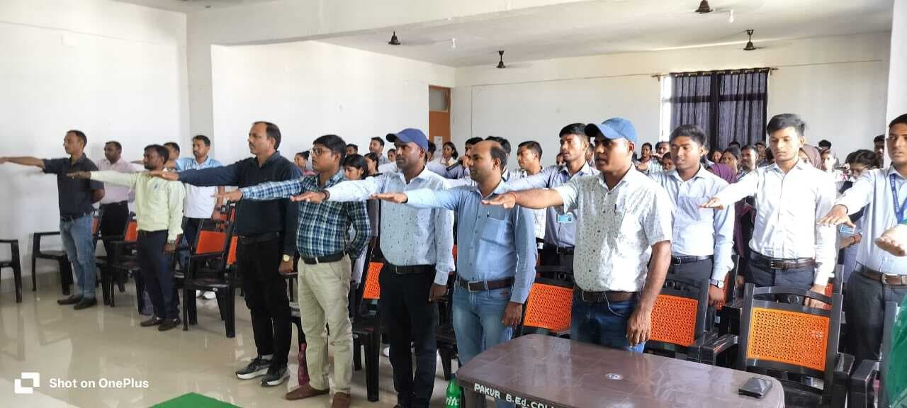 बीएड कॉलेज के छात्रों को दिलाई गयी सतर्कता की शपथ