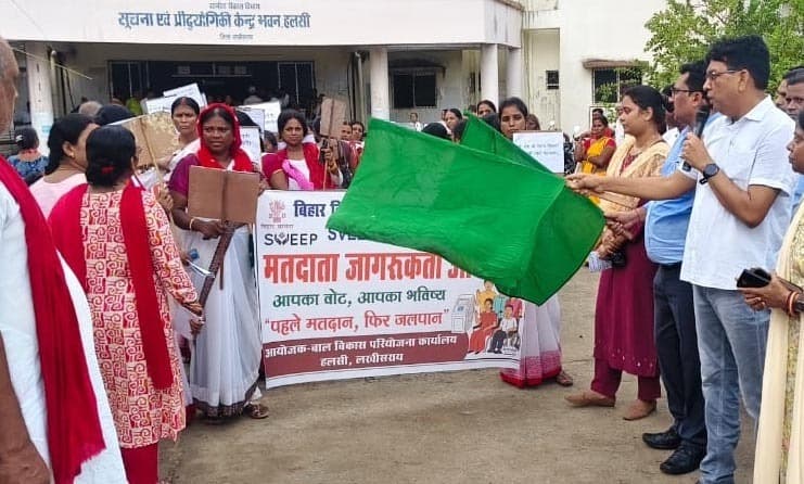 आंगनबाड़ी सेविकाओं ने रैली निकाल मतदाताओं को किया जागरूक