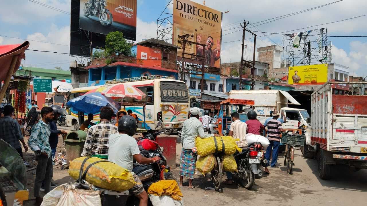 नवरात्र शुरू होते ही गेड़ाबाड़ी में जाम से राहगीर व व्यवसायी परेशान