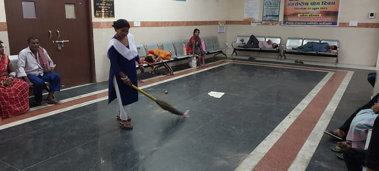 सदर अस्पताल में सफाई व्यवस्था में लापरवाही, लाखों की मशीनें बनी शोभा की वस्तु