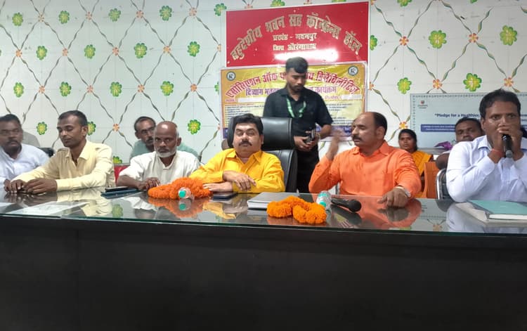 दिव्यांगों ने पहले मतदान, फिर जलपान की ली शपथ