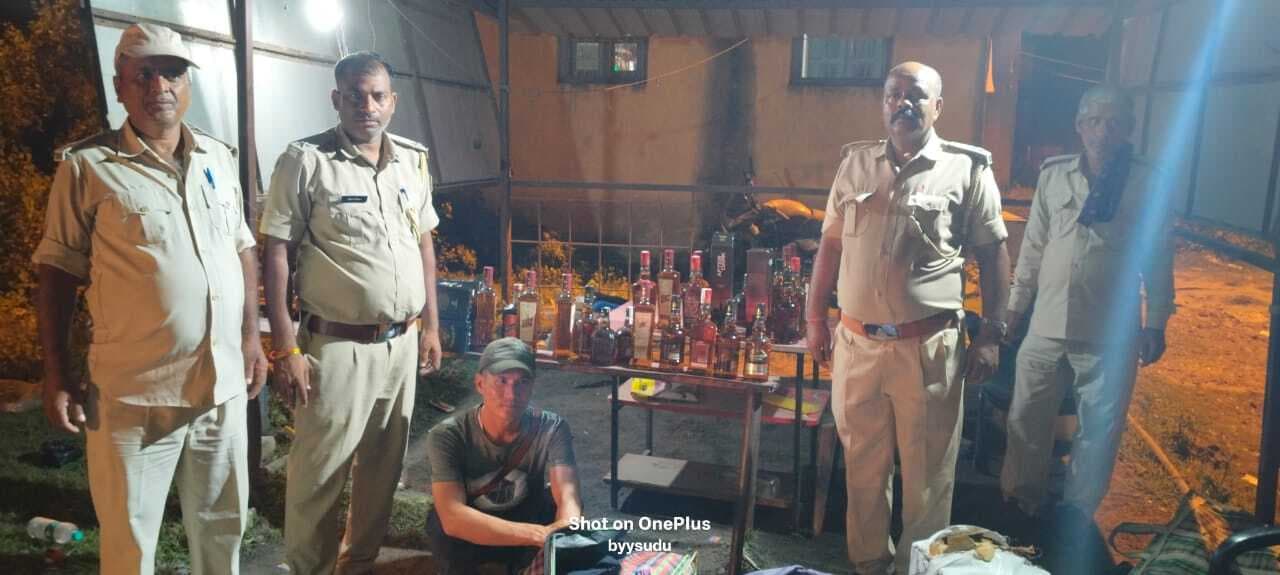 18 बोतल विदेशी शराब के साथ सेना का जवान गिरफ्तार