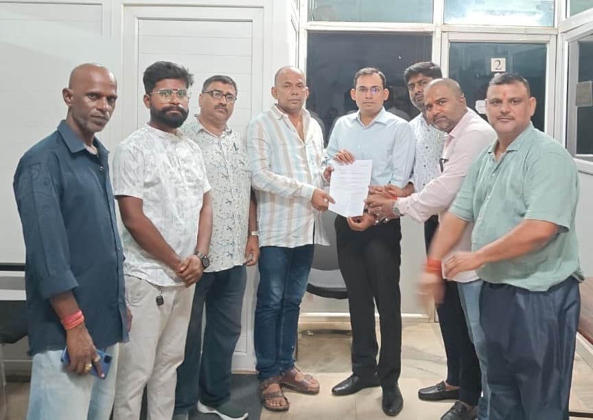 Jamshedpur news. मानगो के पूजा पंडालों में साफ-सफाई और ब्लीचिंग पाउडर छिड़कने की मांग