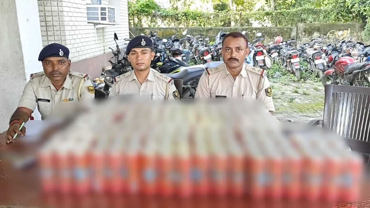 ऑटो से 96 लीटर शराब बरामद, तस्कर गिरफ्तार