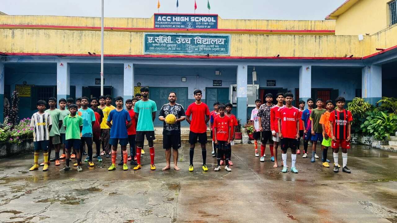 एसीसी हाई स्कूल में इंटर-हाउस कबड्डी और फुटबॉल मैच आयोजित