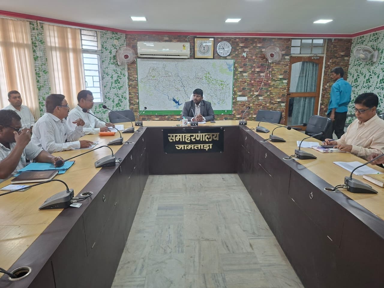 लाभुकों को उचित मात्रा में ससमय उलब्ध करायें खाद्यान्न : डीसी