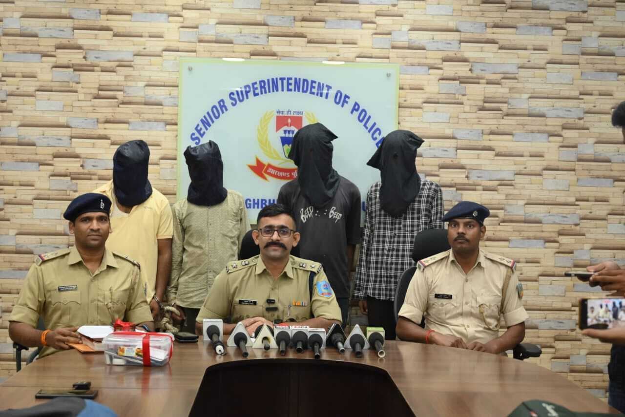 Jamshedpur news. बहरागोड़ा : 106 पुड़िया ब्राउन शुगर के साथ चार गिरफ्तार