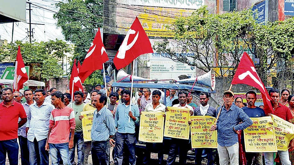 14 मांगों को लेकर बोरो कार्यालय को माकपा ने दिया ज्ञापन