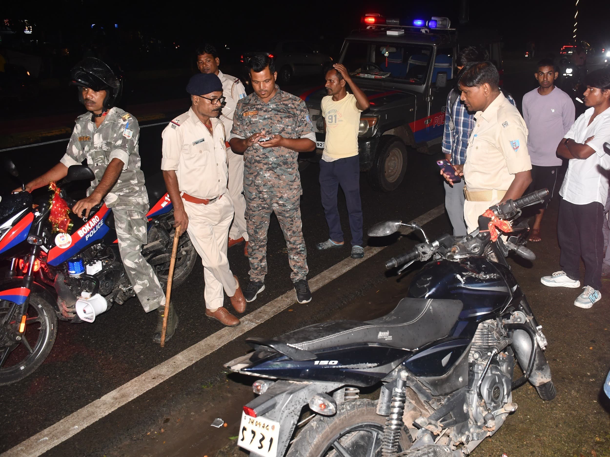 Bokaro News : सड़क दुर्घटना में बीएसएलकर्मी घायल, साइकिल चालक बचा