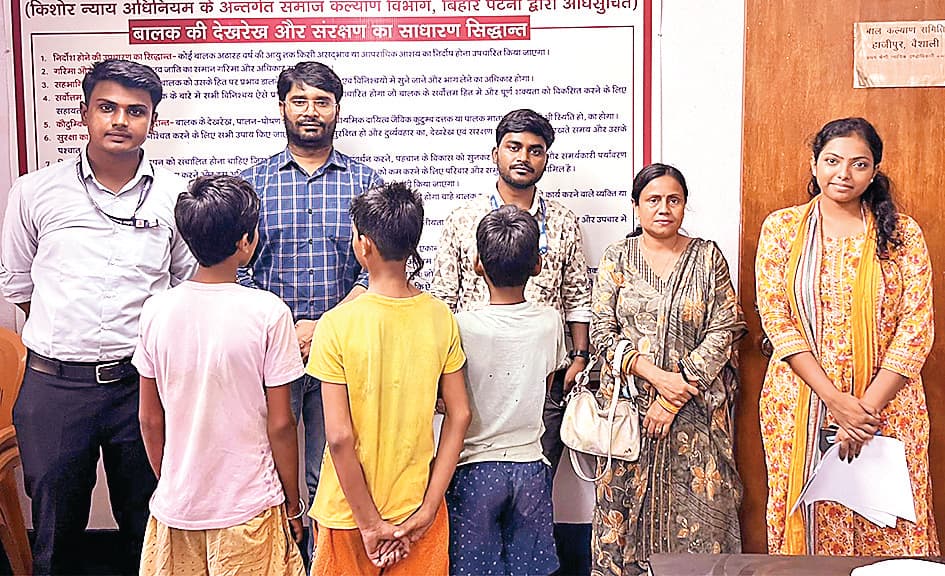 Hajipur News : जंदाहा व महुआ से पांच बाल श्रमिकों को कराया गया मुक्त
