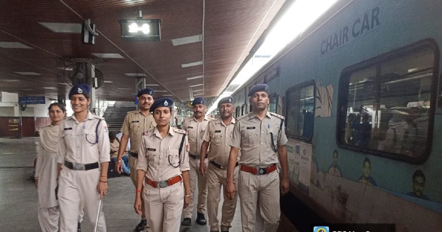 Bokaro News : दुर्गा पूजा को लेकर स्टेशन पर आरपीएफ ने चलाया जांच अभियान