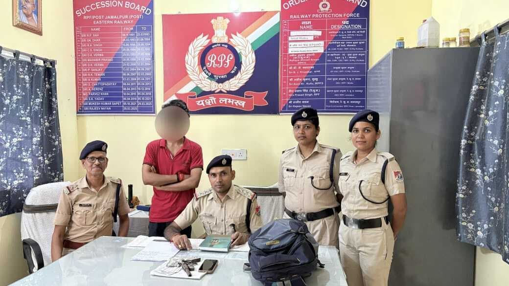 जमालपुर स्टेशन पर लगेज स्कैनर में मिला कट्टा, नाबालिग निरुद्ध