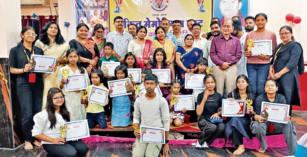 Chaibasa News : पेंटिंग में लिबा साजिद और क्राफ्ट में रक्षा राज बने विजेता