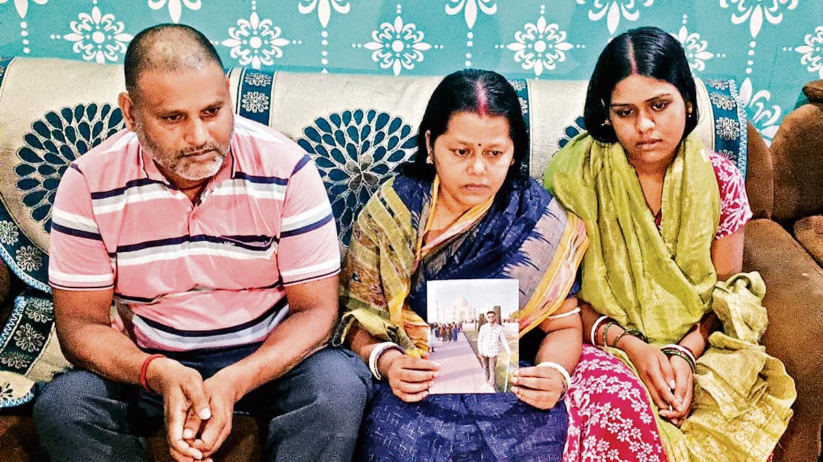 East Singbhum News : युवक की संदेहास्पद स्थिति में मौत, परिजनों ने लगाया हत्या का आरोप