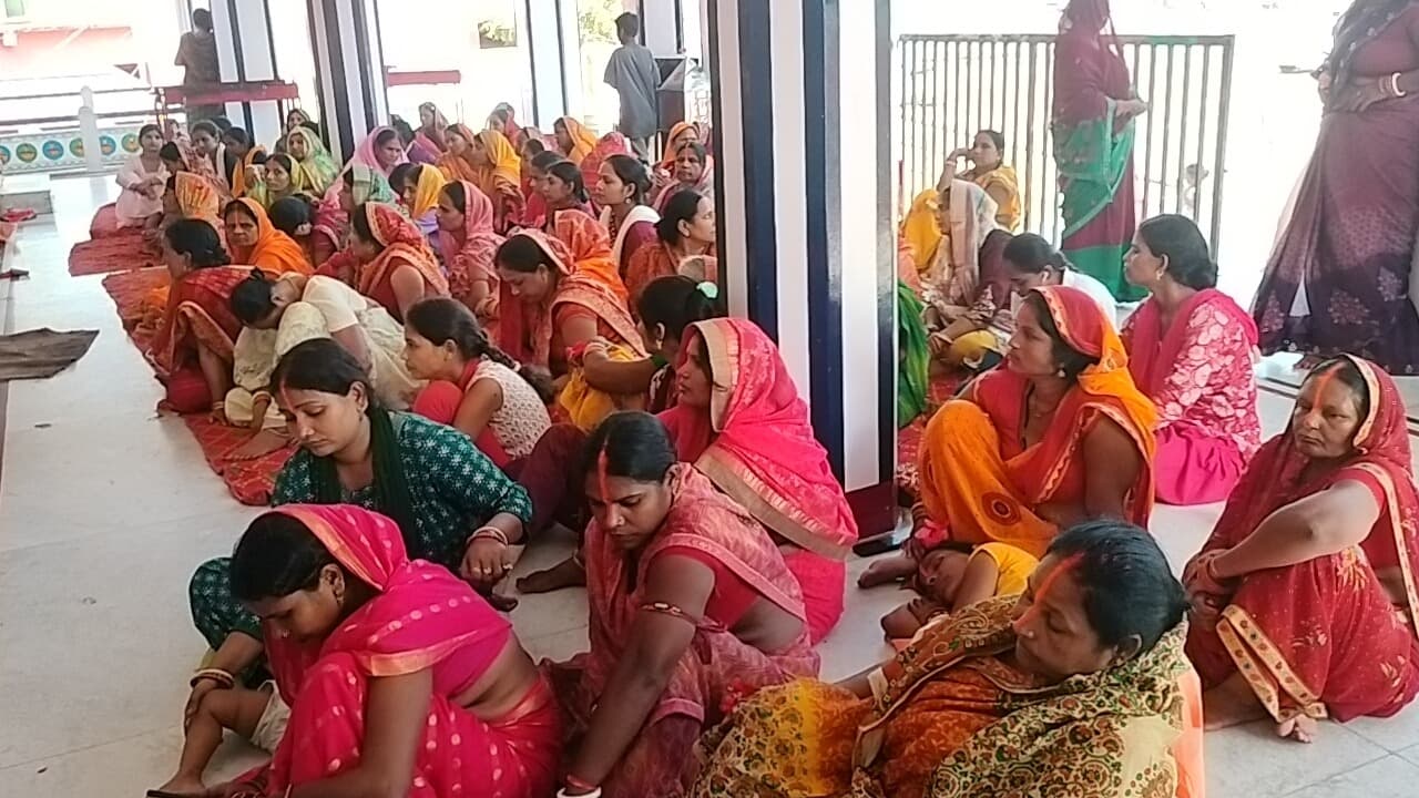 विद्यापीठ चौक से लेकर जमुई मोड़ तक गूंजता रहा देवी मां का जयकारा