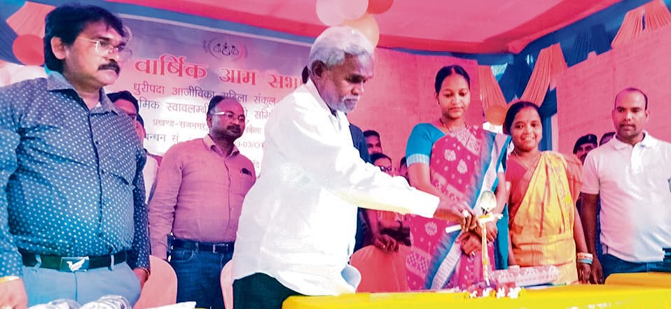 seraikela kharsawan news: घर से शुरू करें व्यवसाय, खुद बनाएं अपनी पहचान : चम्पाई