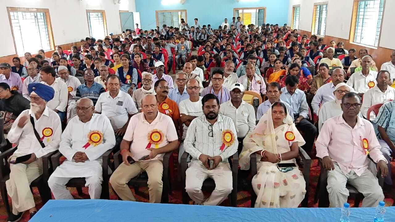 Dhanbad News : शैक्षणिक विकास के अग्रदूत थे बिनोद बाबू : आनंद महतो